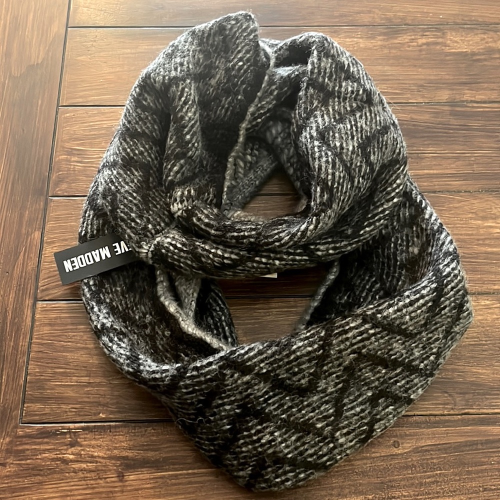 NWT Steve Madden infinity scarf